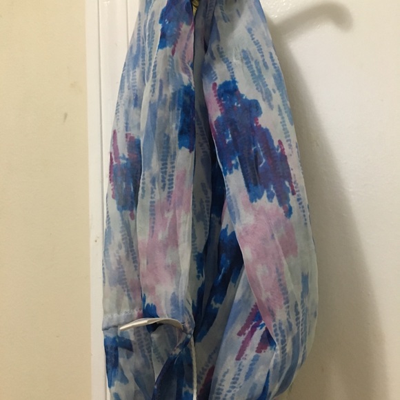 Fun elegant scarf - Picture 1 of 3